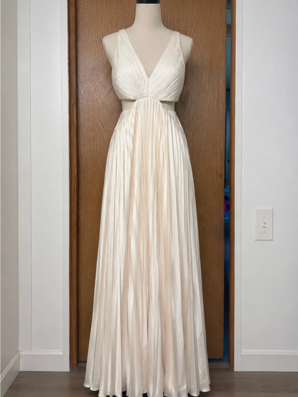 Abercrombie & Fitch Cream Pleated V-Neck Maxi Gown “I do” dress - Picture 1 of 3